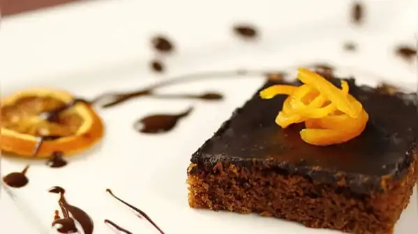 This orange fudgeneeds no butter, no condensed milk, no refined sugar and no oil, yet it comes