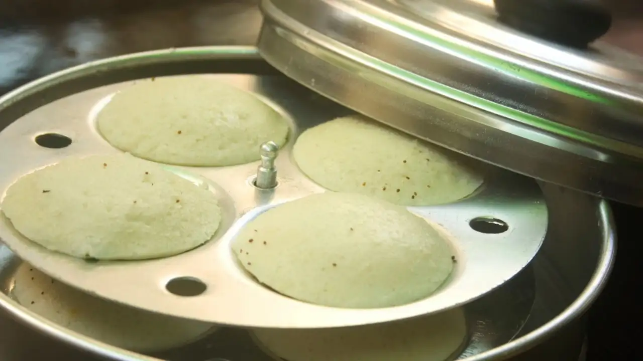 So, while fermentation brings several nutritional benefits, freshly steamed idli is not