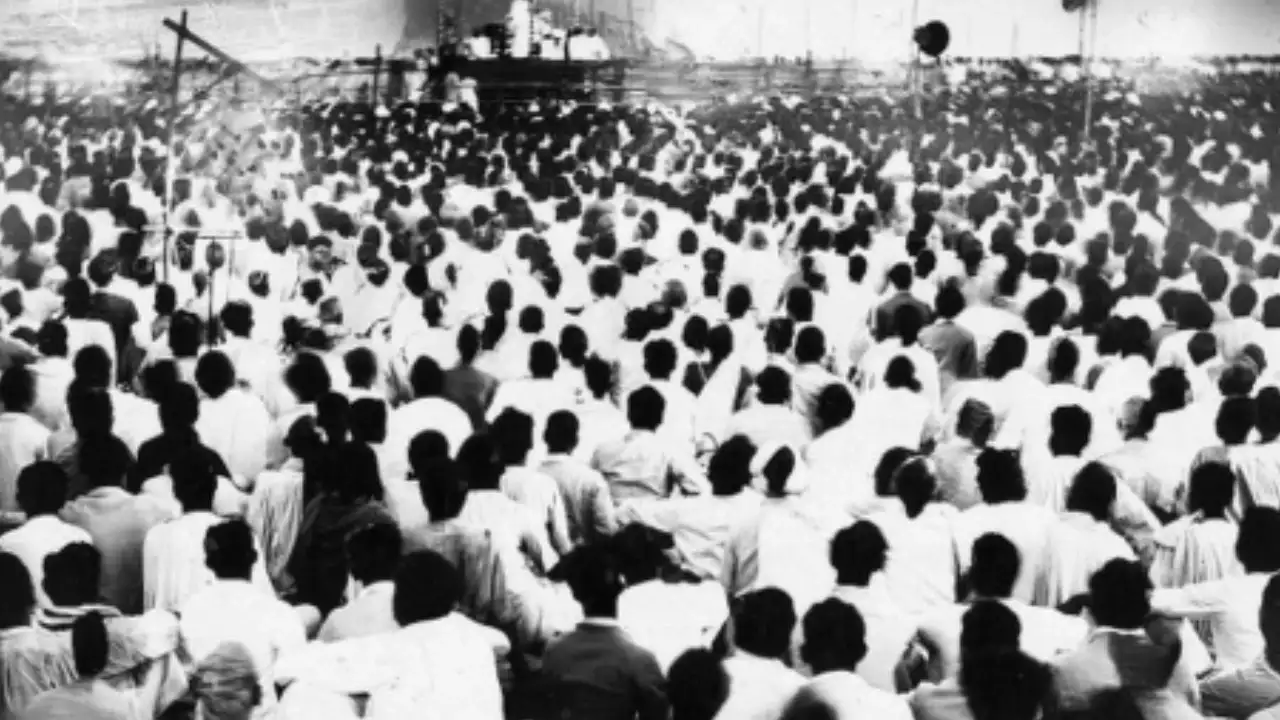 Other protest sites in Kolkata include Rani Rashmoni Avenue near Esplanade, Shaheed Minar