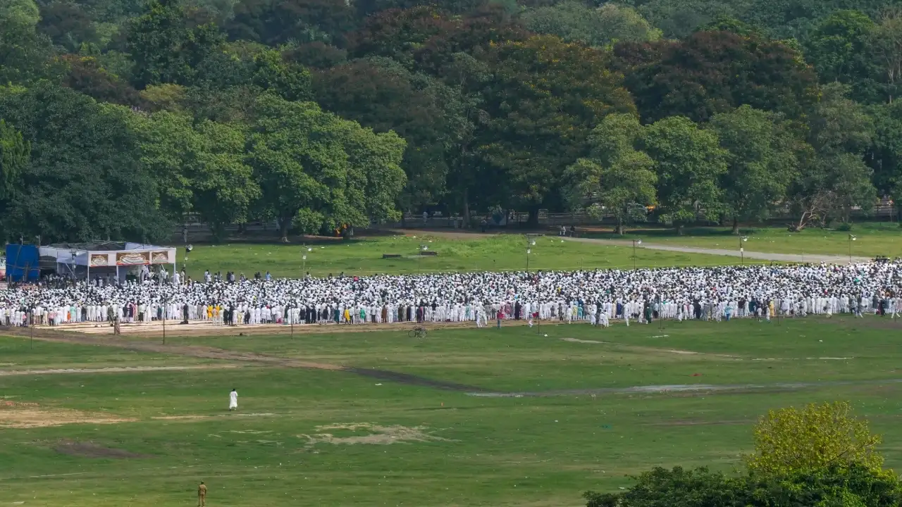 Other protest sites in Kolkata include Rani Rashmoni Avenue near Esplanade, Shaheed Minar