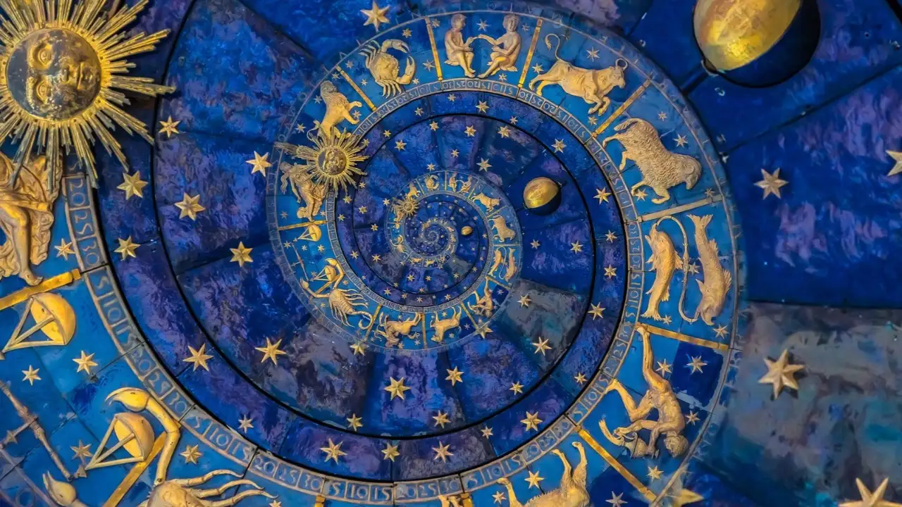 Why is blue sapphire called a powerful but risky gemstone in astrology? What: the facts and wider