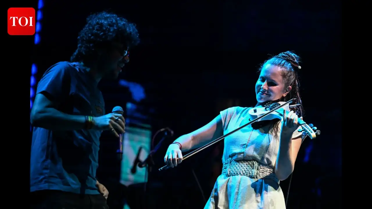 Papon ’s distinctive voice, with its earthy folk influences, brought just that kind of mood