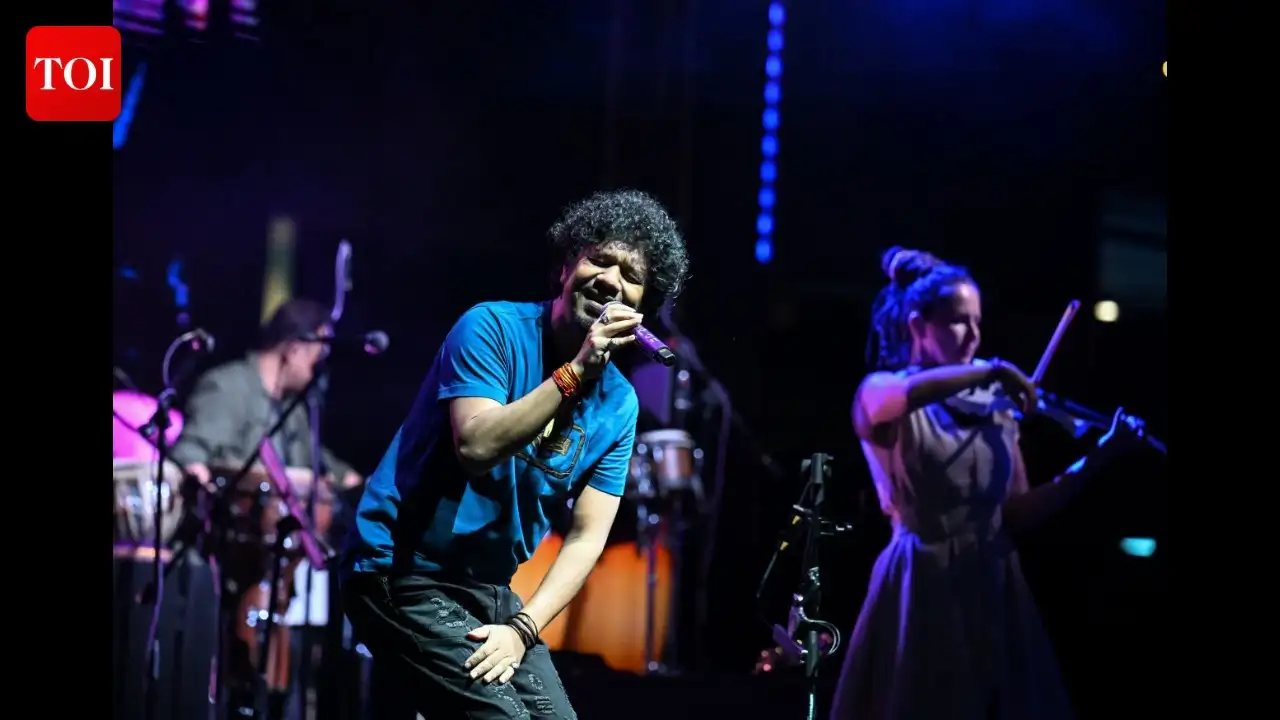 Papon ’s distinctive voice, with its earthy folk influences, brought just that kind of mood