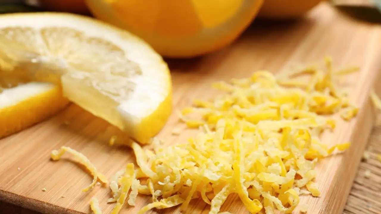 A practical guide to make Lemon pepper seasoning with discarded lemon rinds