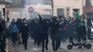 400 schools remain closed following days of student protests in France