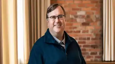 LinkedIn co-founder Reid Hoffman argues early employees got a dinner: The wider industry impact
