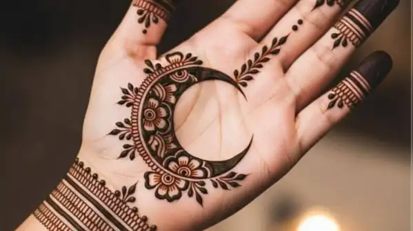 Luckily, quick Karwa Chauth mehendi is just as beautiful and perfect for the special occasion