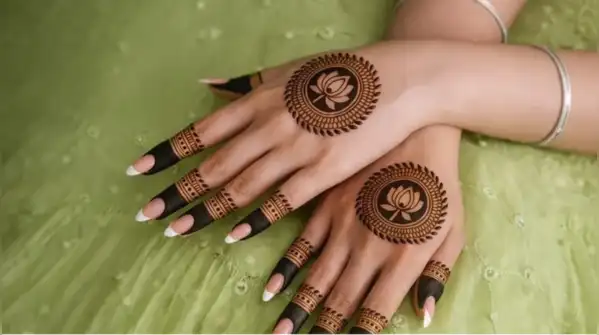 Luckily, quick Karwa Chauth mehendi is just as beautiful and perfect for the special occasion