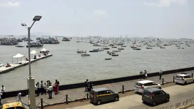 Private yacht operators at the Gateway of India are negotiating to halve the pontoon fee