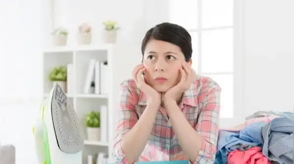 Here are five smart tips for busy office-goers to receives rid of stubborn wrinkles faster