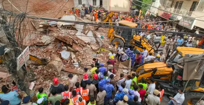 A tragic incident in Seemapuri saw a five-storey structure collapse