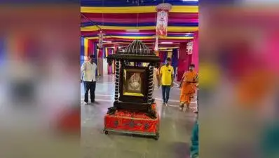 Through its emphasis on devotional music, traditional rituals and respectful participation