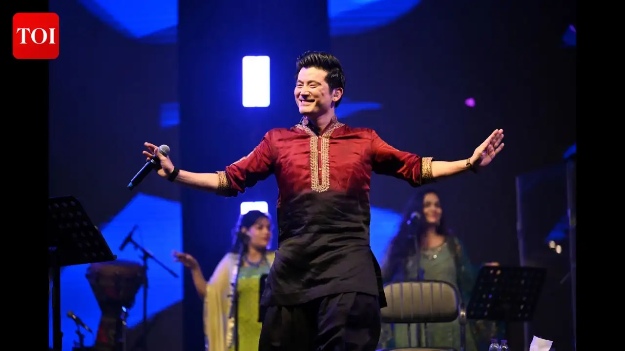 Pune witnessed a spellbinding evening of music, poetry, and nostalgia as lyricist and poet