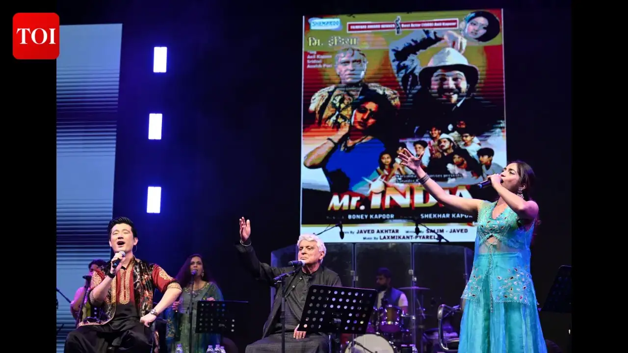 Pune witnessed a spellbinding evening of music, poetry, and nostalgia as lyricist and poet