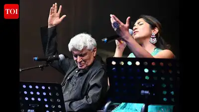 Pune witnessed a spellbinding evening of music, poetry, and nostalgia as lyricist and poet