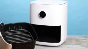 Always switch off and unplug the air fryer and let it cool completely before cleaning