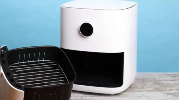 Always switch off and unplug the air fryer and let it cool completely before cleaning