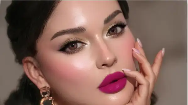 Pinterest Honestly, there's really no such thing as the "one perfect" lip shade for Navratri —