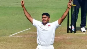 Himachal captain Pukhraj Mann (35), wicketkeeper Vaibhav Kalita (33) and Akash Vasisht (39)