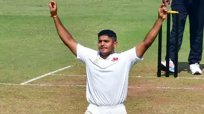 Himachal captain Pukhraj Mann (35), wicketkeeper Vaibhav Kalita (33) and Akash Vasisht (39)