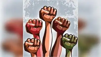 DYFI activists on Monday laid siege to the superintendent’s office at Kottayam medical college