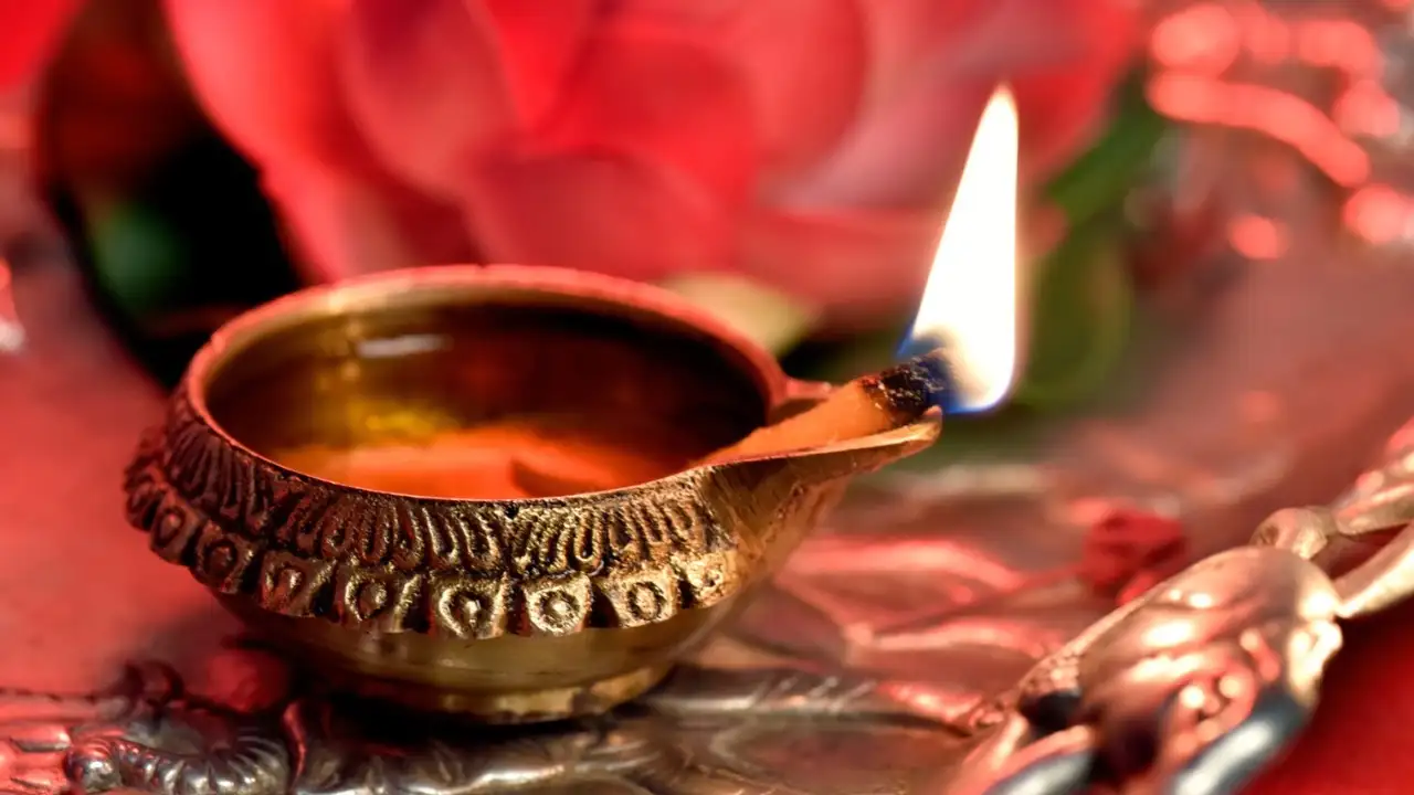 Whether you’re lighting a clay diya or using a copper, brass or steel vessel as a lamp