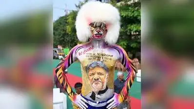 Naman Shetty, a Dasara tiger dancer of Shiva Friends, painted a portrait of CM D K Shiva Kumar