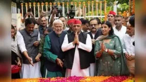 Akhilesh pays tributes to Acharya Narendra Dev