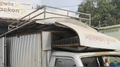 Low-intensity explosion in courier van while unloading parcel consignment with airgun pistols